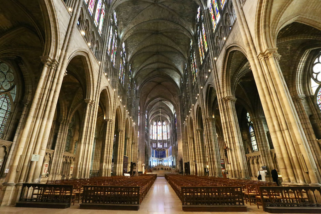 L'intérieur de la basilique de Saint-Denis